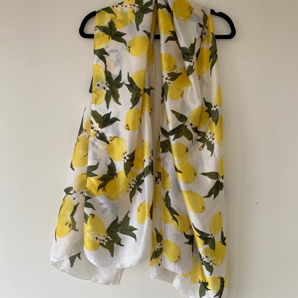 Silk scarf with lemons